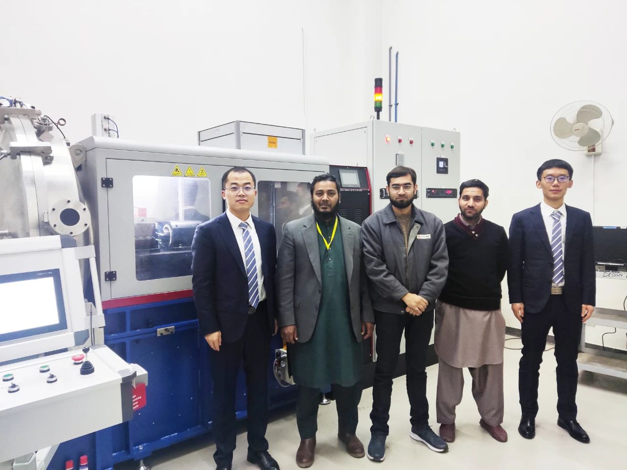 順利交付！西安賽隆桌面級(jí)制粉設(shè)備首次進(jìn)入海外市場(chǎng)